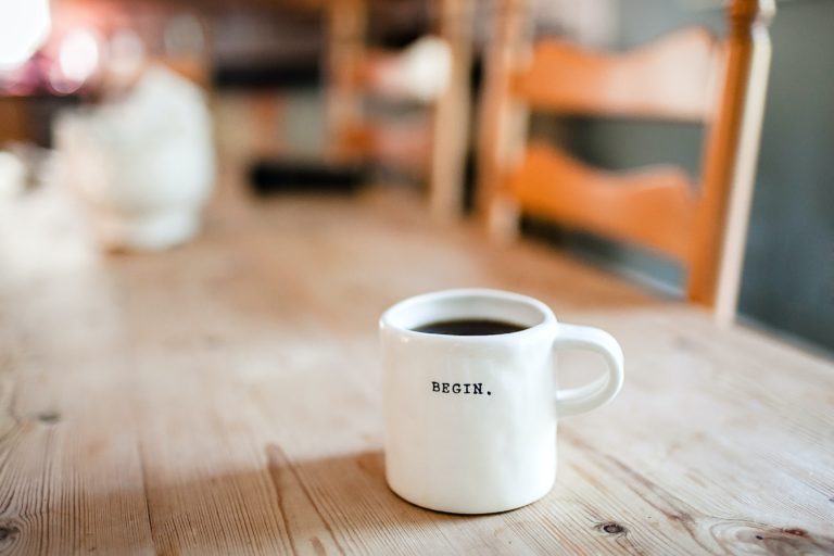 affiliatemarketingdanielle-macinnes-IuLgi9PWETU-unsplash