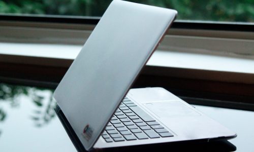 Foto für Affiliate Marketing Laptop auf Tisch